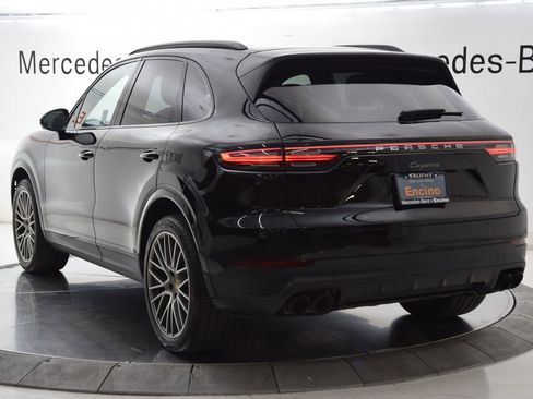 Used 2022 Porsche Cayenne AWD/4WD image 4