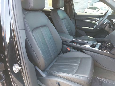 Used 2023 Audi e-tron Premium Plus w/ Premium Plus Package AWD/4WD image 10