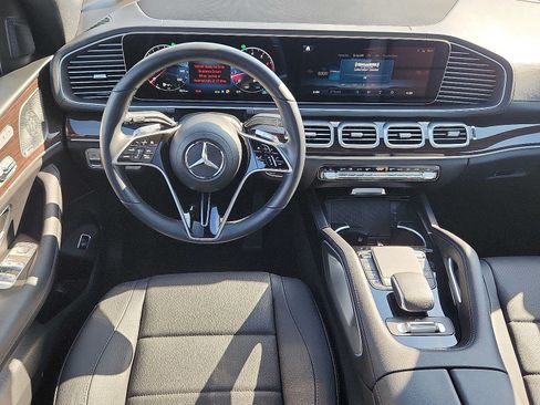 Used 2025 Mercedes-Benz GLS 450 4MATIC image 11