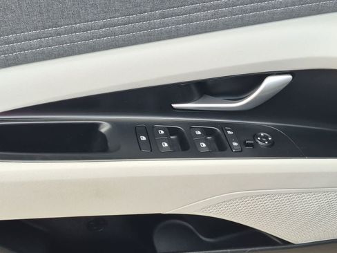 Used 2022 Hyundai Elantra Limited FWD image 24