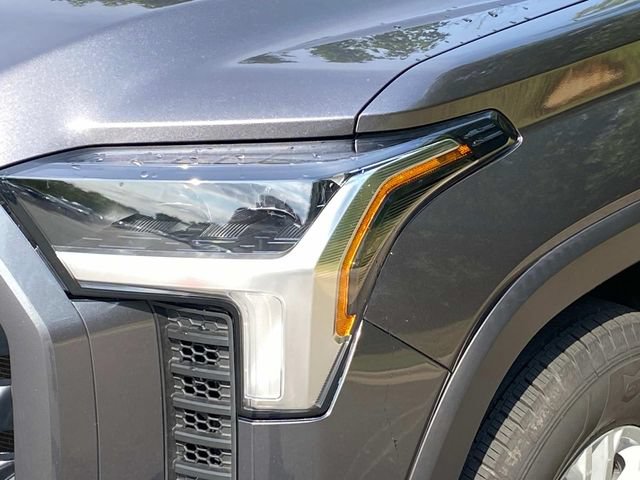Used 2022 Toyota Tundra SR5 w/ SR5 Premium Package RWD image 5