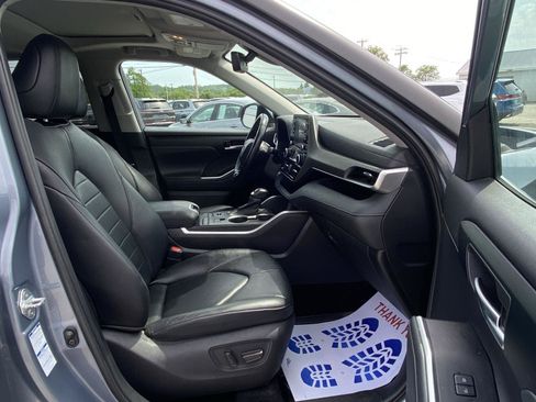 Used 2020 Toyota Highlander XLE AWD/4WD image 20