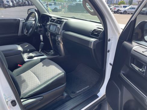 Used 2014 Toyota 4Runner SR5 w/ Convenience Package AWD/4WD image 16