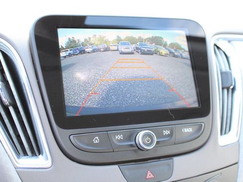 Used 2017 Chevrolet Malibu LT image 16