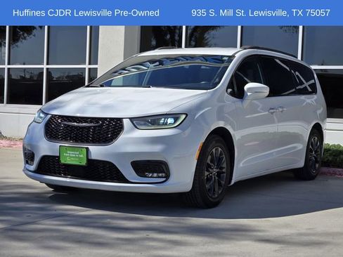 Certified 2021 Chrysler Pacifica Touring-L w/ S Appearance Package image 3