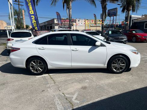 Used 2017 Toyota Camry SE FWD image 4
