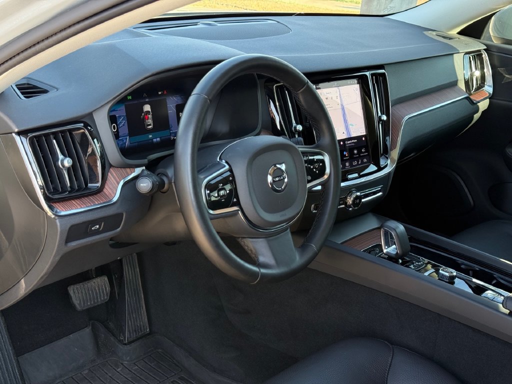 Used 2025 Volvo V60 B5 Cross Country Plus AWD/4WD image 8