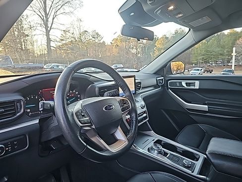 Used 2021 Ford Explorer XLT w/ Equipment Group 202A image 6