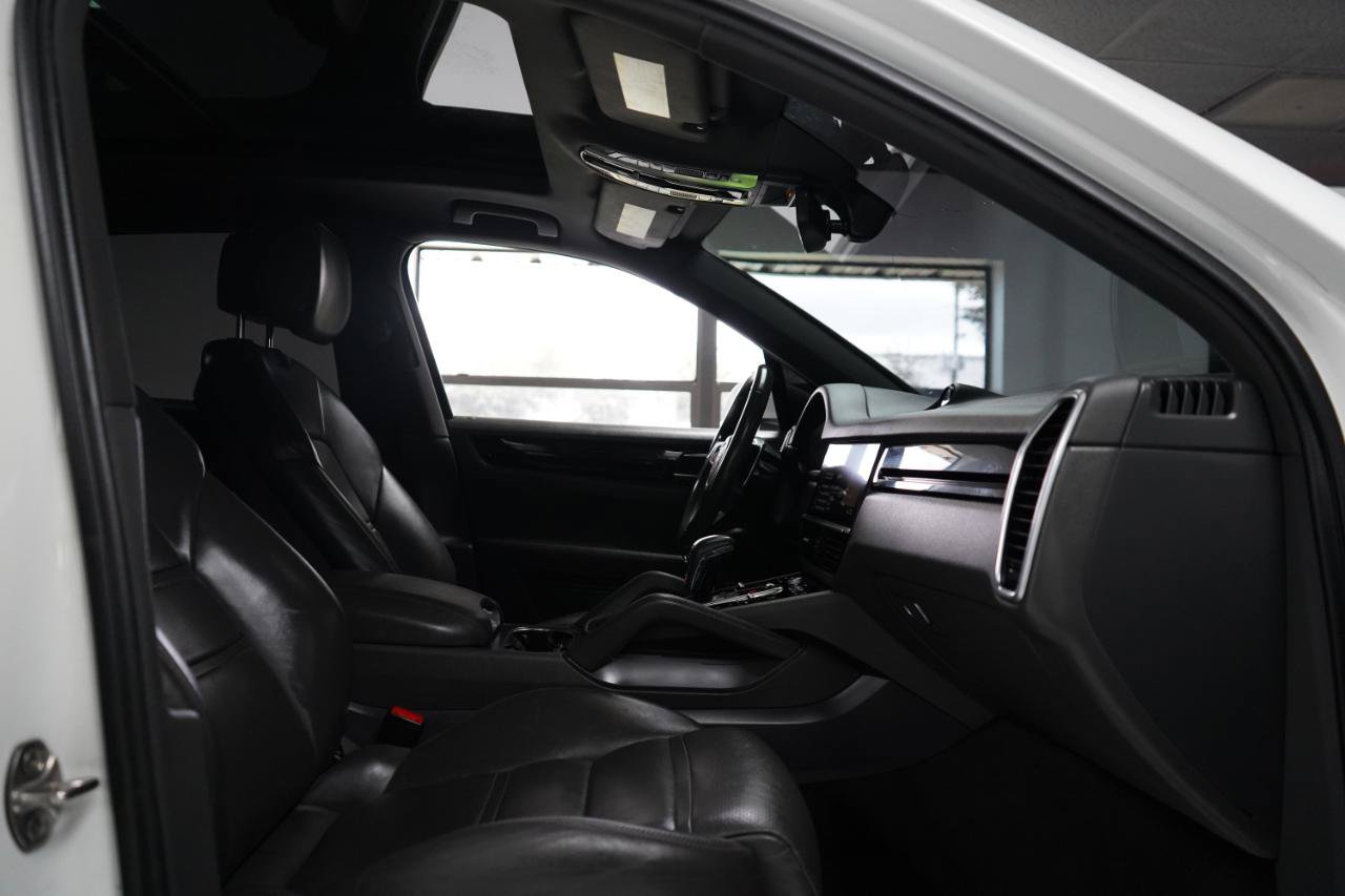 Used 2021 Porsche Cayenne AWD/4WD image 11