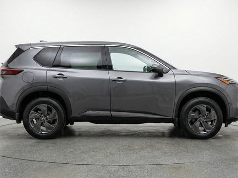 Used 2025 Nissan Rogue SV image 11