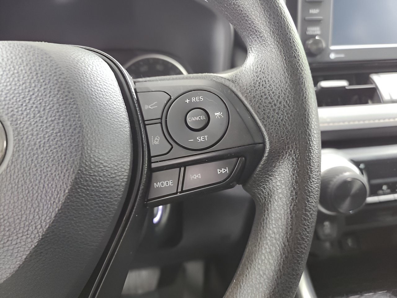 Used 2022 Toyota RAV4 LE w/ Carpet Mat Package (TMS) AWD/4WD image 24
