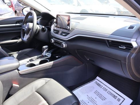 Used 2025 Nissan Altima 2.5 SR AWD/4WD image 10