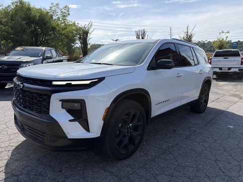 Used 2026 Chevrolet Traverse RS w/ LPO, Floor Liner Package FWD image 1
