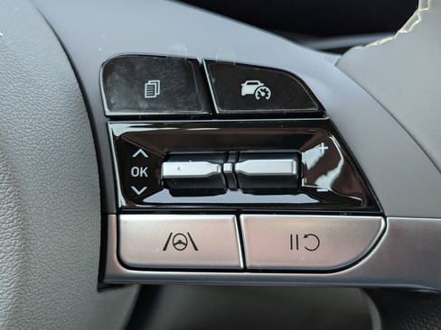 New 2025 Hyundai Elantra SEL FWD image 21