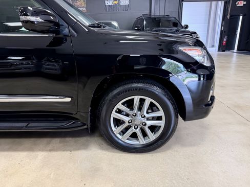 Used 2015 Lexus LX 570 4WD w/ Luxury Package image 16