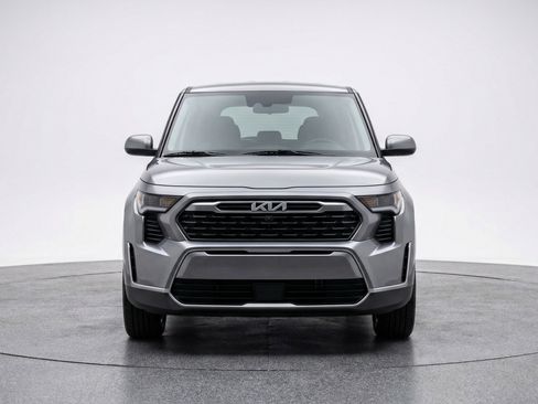 Used 2025 Kia Soul LX w/ LX Technology Package FWD image 2