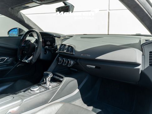 Used 2018 Audi R8 V10 w/ Premium Package RWD image 18