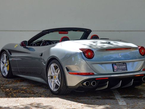 Used 2015 Ferrari California T RWD image 14