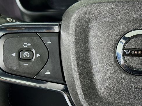 Used 2023 Volvo XC40 Recharge Plus image 13