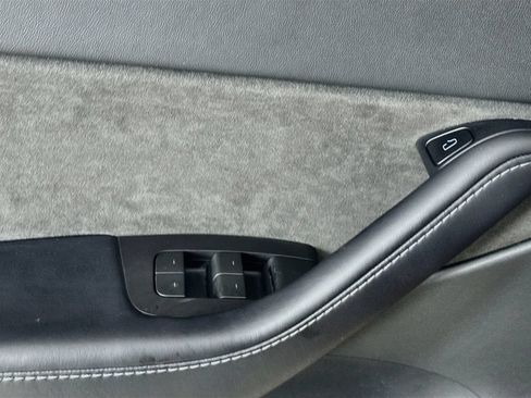 Used 2022 Tesla Model Y Long Range AWD/4WD image 22