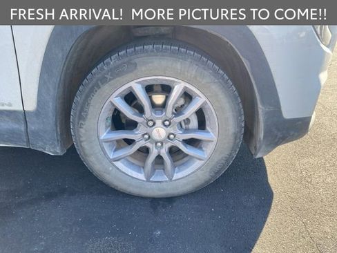 Used 2022 GMC Terrain SLT w/ Tech Package image 10