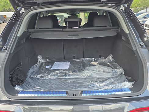 New 2025 Audi Q5 Prestige image 8