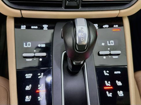 Used 2023 Porsche Macan AWD/4WD image 18