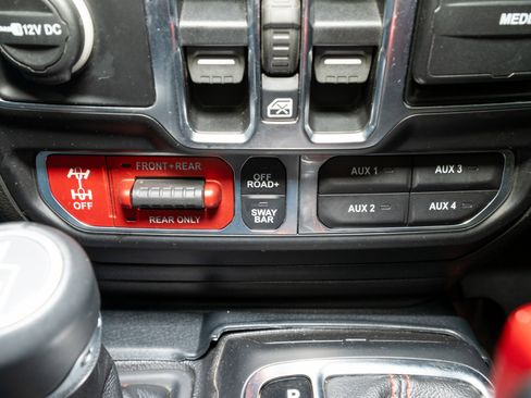 Used 2020 Jeep Gladiator Rubicon image 25