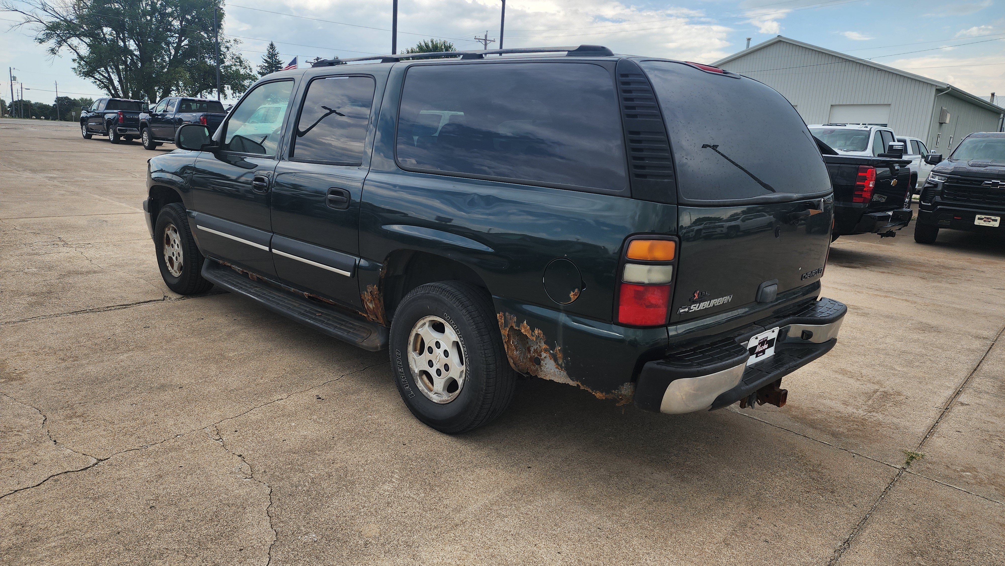 Used 2004 Chevrolet Suburban LS AWD/4WD image 7