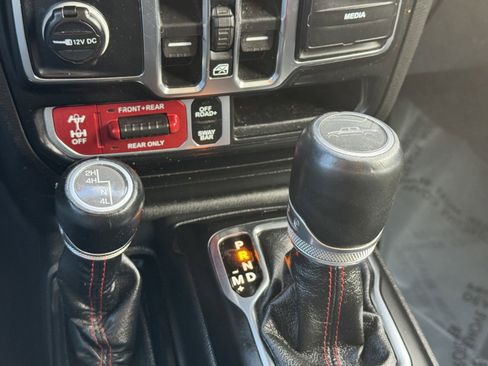 Used 2021 Jeep Gladiator Rubicon w/ Cold Weather Group image 14