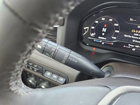 Used 2023 GMC Yukon Denali image 16