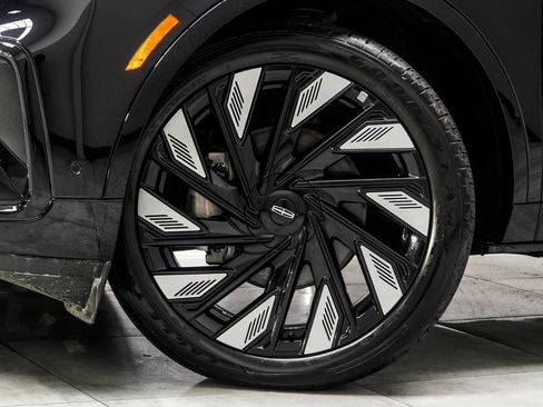 Used 2024 Lincoln Nautilus Reserve w/ Equipment Group 202A image 3