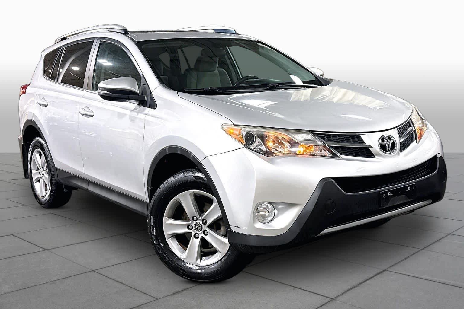 Used 2015 Toyota RAV4 XLE AWD/4WD image 3