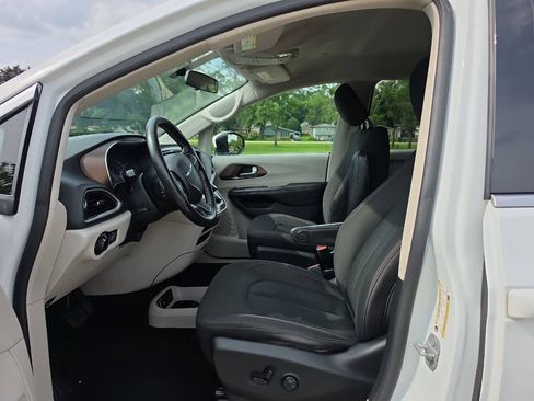 Used 2020 Chrysler Voyager LX w/ Cold Weather Group FWD image 13