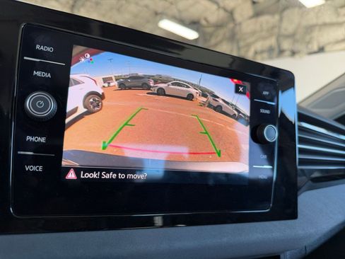 Used 2025 Volkswagen Jetta SE image 17