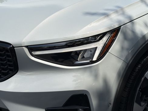 Certified 2024 Volvo XC40 B5 Plus AWD/4WD image 6