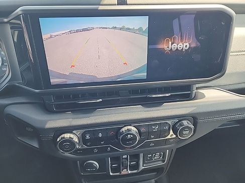 Used 2024 Jeep Wrangler Sahara image 19