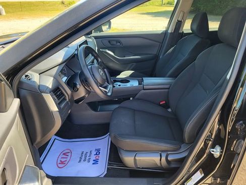 Used 2024 Nissan Rogue S FWD image 11