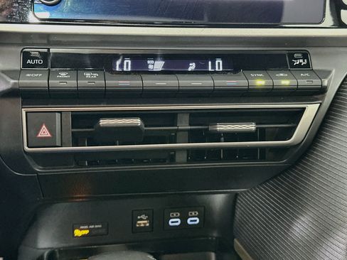 Used 2025 Toyota Camry SE FWD image 22