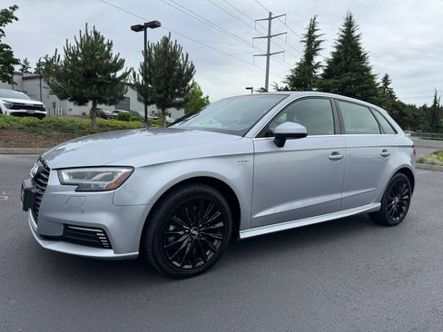 Used 2018 Audi A3 e-tron Premium Plus w/ Premium Plus Package FWD image 5