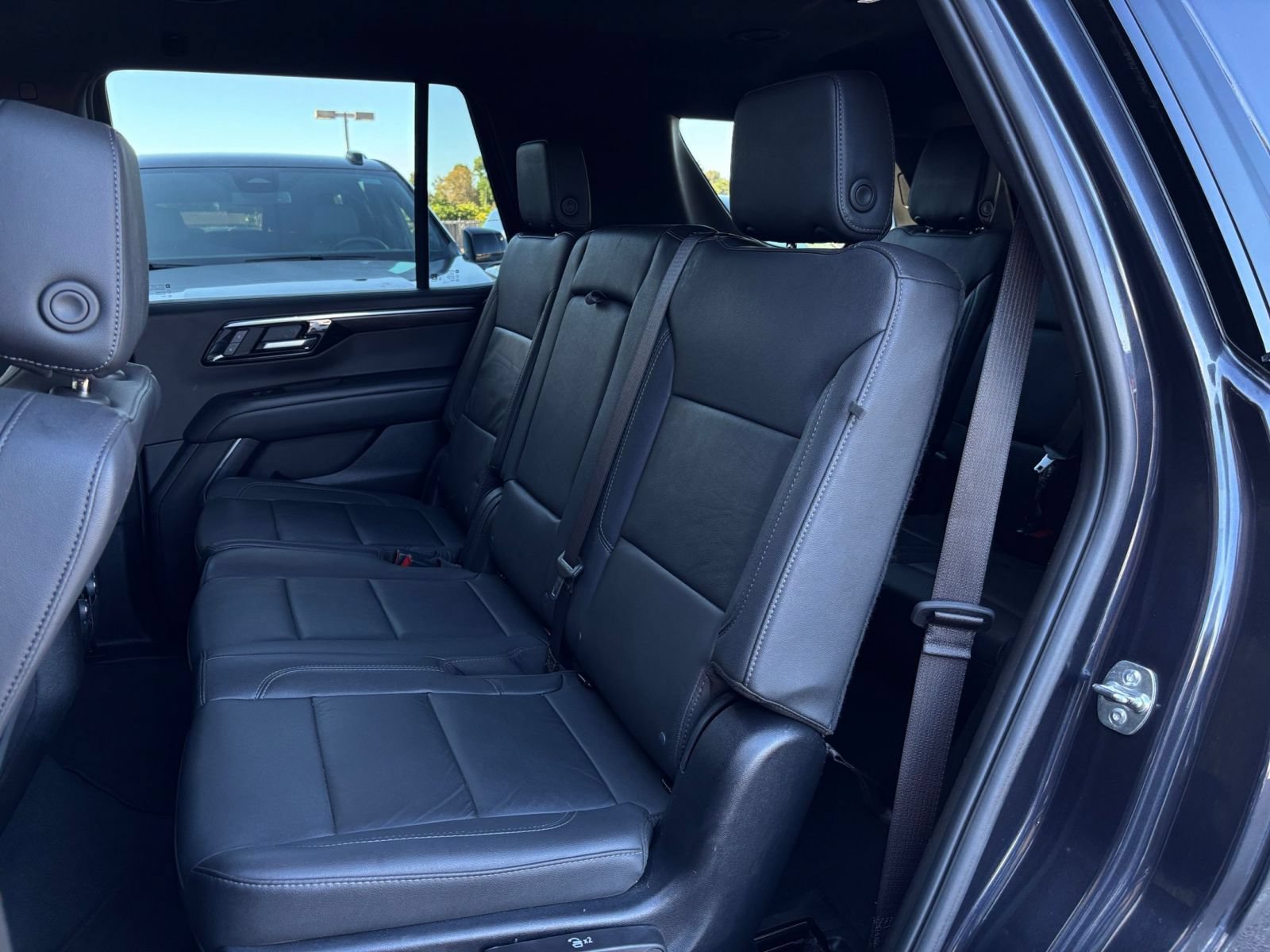 Used 2025 Chevrolet Tahoe Z71 AWD/4WD image 40
