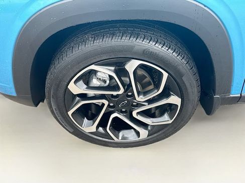 Used 2025 Chevrolet Trax RS w/ Driver Confidence Package FWD image 34