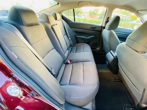 Used 2025 Nissan Altima 2.5 SV FWD image 15