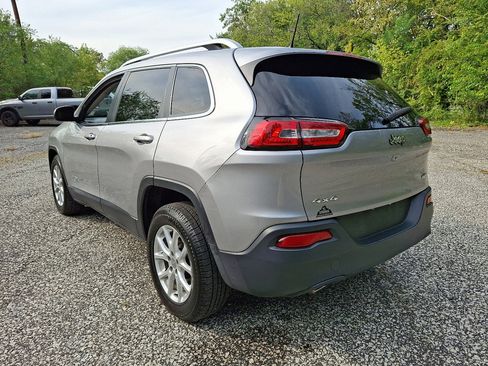 Used 2017 Jeep Cherokee Latitude w/ Cold Weather Group image 3
