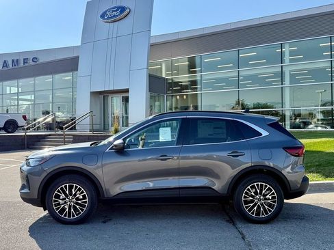 New 2026 Ford Escape SE FWD image 2