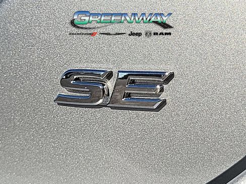 Used 2022 Toyota Camry SE image 8