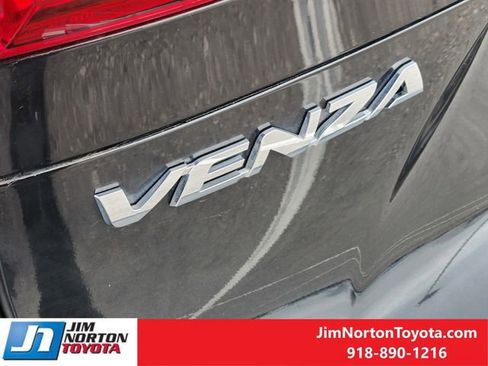 Used 2023 Toyota Venza Limited image 13