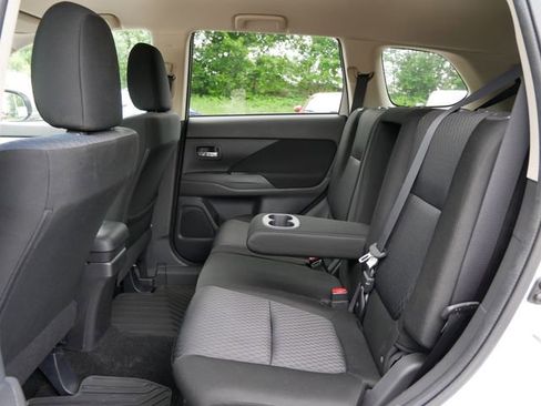 Used 2014 Mitsubishi Outlander SE AWD/4WD image 11