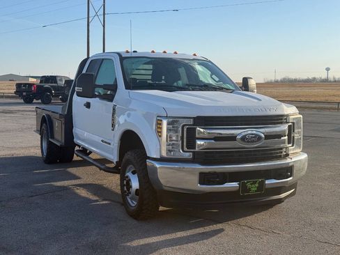 Used 2017 Ford F350 XLT image 3