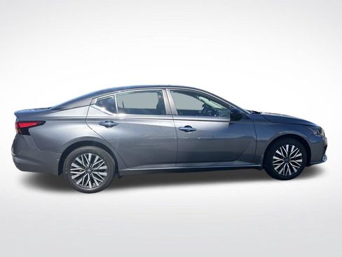 Used 2024 Nissan Altima 2.5 SV AWD/4WD image 8